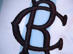 racing jugara el clasico con una camiseta de estilo amateur racing jugara el clasico con una camiseta de estilo amateur