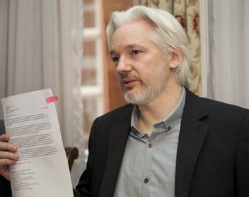 Detuvieron a Julian Assange en la embajada de Ecuador en Londres