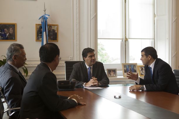 YPF firmó un pre acuerdo con Petronas para explorar shale oil en Vaca Muerta