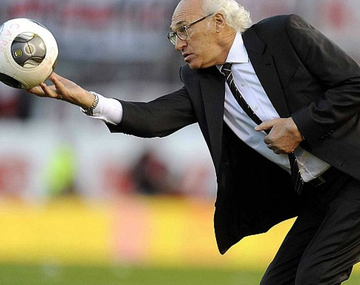 Carlos Bianchi, uno de los mejores DT segun la Inteligencia artificial.