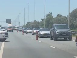 autopista ezeiza-canuelas con transito reducido por el incendio y explosion en el polo industrial autopista ezeiza-canuelas con transito reducido por el incendio y explosion en el polo industrial