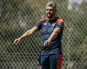 El DT de Unión contrajo covid y es baja en el partido contra Boca