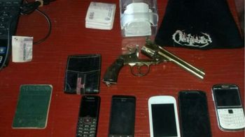 Los elementos encontrados por la Policía en el domicilio del sospechoso. Los elementos encontrados por la Policía en el domicilio del sospechoso.