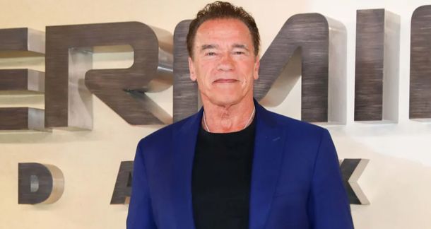 Arnold Schwarzenegger le puso una particular funda a su nuevo celular y se viralizó