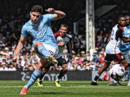 El gol de penal de Julián Álvarez para el triunfo del Manchester City sobre el Fulham