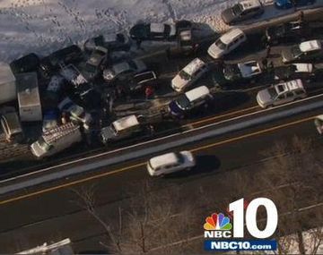 Impresionante accidente en cadena de más de 100 autos