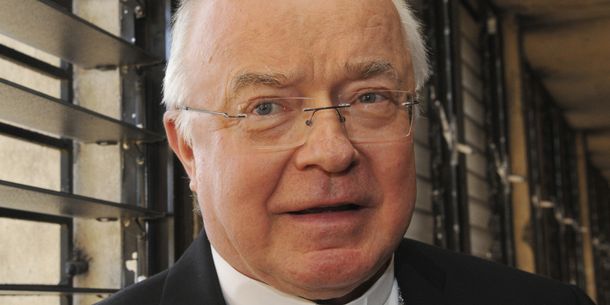 Un ex arzobispo fue detenido por pedofilia a pedido del Papa