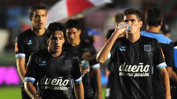 arsenal se aprovecho de los errores defensivos de racing y lo derroto arsenal se aprovecho de los errores defensivos de racing y lo derroto