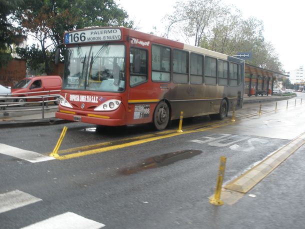 Paro de colectivos: todas las líneas que se suman al reclamo tras al asesinato del chofer