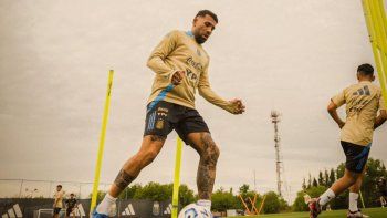 se aleja de river: la postura de mourinho que puede cambiar el futuro de nicolas otamendi se aleja de river: la postura de mourinho que puede cambiar el futuro de nicolas otamendi