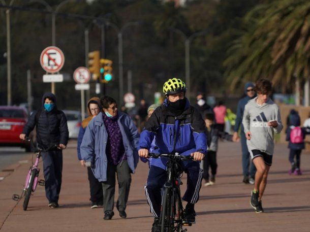 Vuelve a ser obligatorio el uso del tapabocas en Uruguay