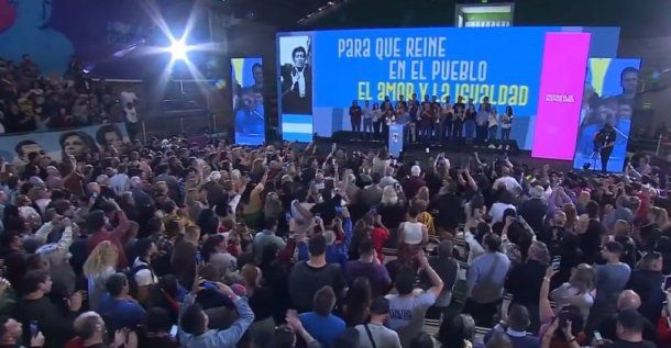 Cristina presidenta volvió a sonar en el Congreso del PJ bonaerense