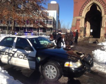 Evacuan cuatro edificios de Harvard por amenaza de bomba