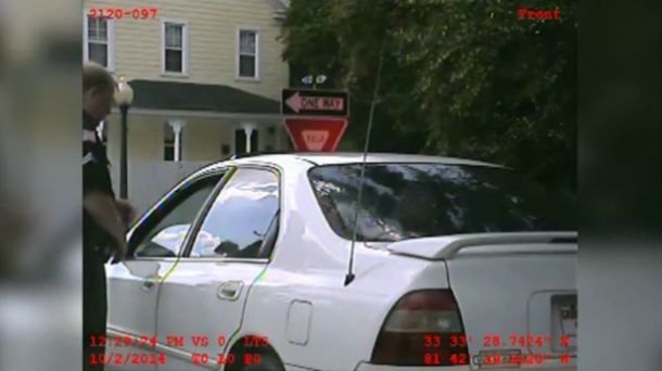 Exceso policial: difunden un video de cómo un oficial abusa de un detenido