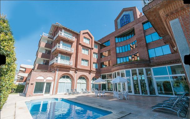 Mirá por dentro el hotel de lujo que vendió Moyano en Pinamar