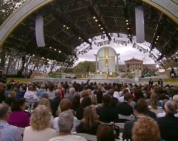 El Papa dio su última misa antes de retornar a Roma