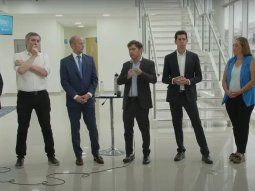 Axel Kicillof inauguró un hospital y entregó ambulancias en Lomas