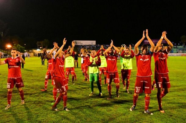 Festejo de Huracán tras la victoria ante el CADU