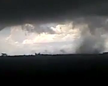Temporal en Córdoba: filman el paso de un tornado en una zona rural