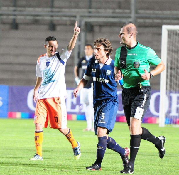 Tristán Suárez sorprendió a Racing y lo dejó afuera