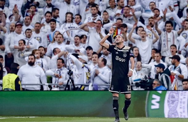 El volante Ziyech celebra su tanto