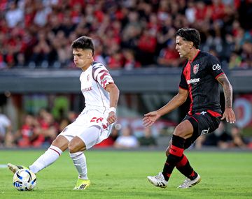 Estudiantes venció 2-0 a Newells en Rosario y es líder de la Zona A