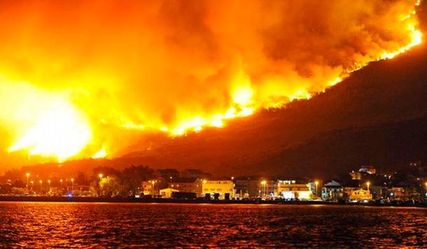 Incendios forestales en Grecia dejan al menos 60 muertos