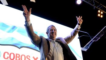 cobos y la interna faunen: espero que el agua se calme cobos y la interna faunen: espero que el agua se calme