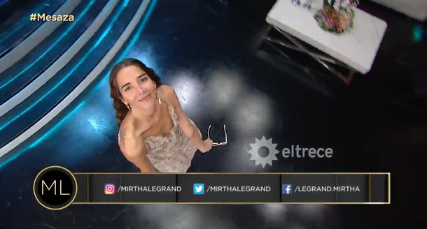 Juana Viale con un profundo escote y una cámara que la dejó al semidesnudo