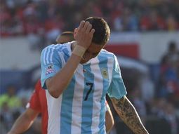 problemas para el tata: di maria se lesiono y debio entrar lavezzi problemas para el tata: di maria se lesiono y debio entrar lavezzi