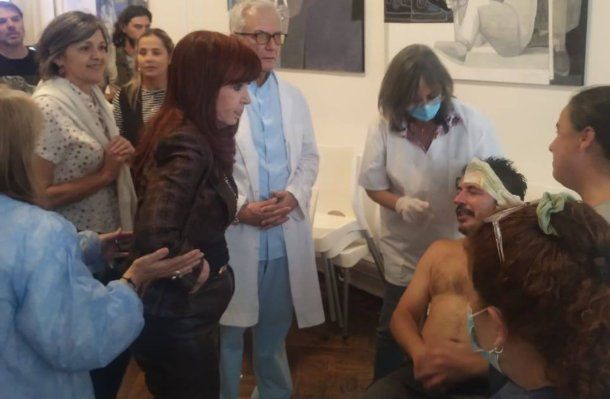 Cristina Kirchner asistió personalmente a heridos por la nueva represión del Gobierno