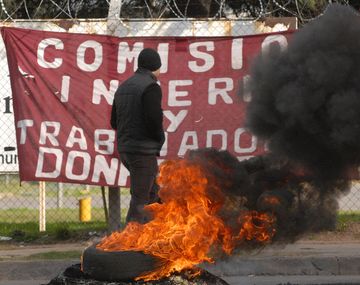 Empresarios y trabajadores se reúnen para evitar el cierre de la imprenta Donnelley