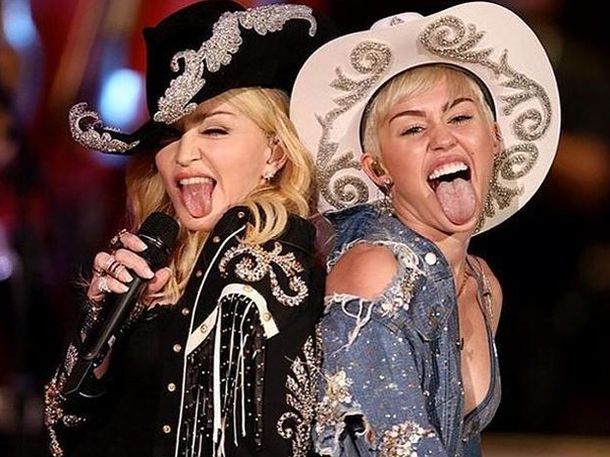Madonna y Miley Cyrus se vistieron de vaqueras, y cantaron juntas