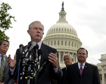 Aprueban una enmienda clave para la reforma migratoria