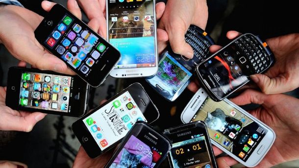 Los smartphones superan el número de computadores en uso en Brasil