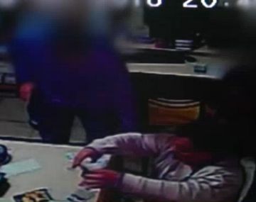 Velaban a un familiar y terminaron siendo rehenes durante un robo