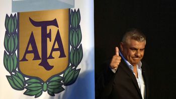 Chiqui Tapia asumió la presidencia de la AFA Chiqui Tapia asumió la presidencia de la AFA