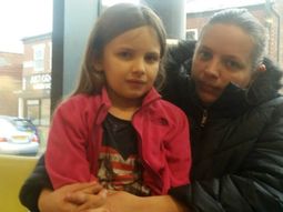 Leanne Silver y su hija, Farah, fueron expulsadas de un supermercado injustamente