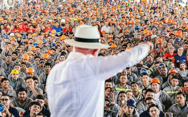 Lula habla ante trabajadores brasileños.