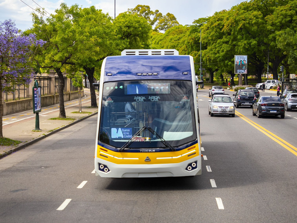 El Trambús es un nuevo medio de transporte eléctrico que apunta a conectar el sur y el norte de la Capital Federal.