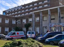 encontraron una beba recien nacida en el techo del hospital posadas encontraron una beba recien nacida en el techo del hospital posadas