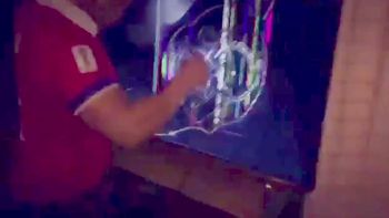 La furia del hincha chileno rompiendo un LED se viralizó La furia del hincha chileno rompiendo un LED se viralizó