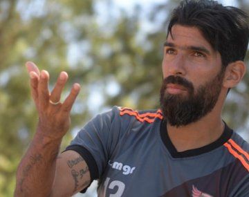 Sebastián Abreu fue presentado en su nuevo club