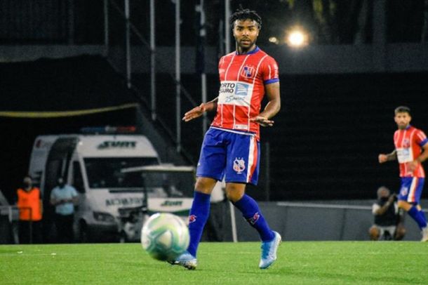 Uruguay: encontraron muerto al futbolista Maximiliano Pereira