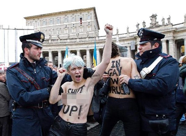 Mujeres se desnudaron en el Vaticano en plena misa del Papa