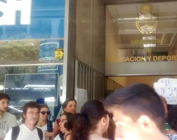 Unos 3.000 trabajadores del Ministerio de Educación fueron despedidos