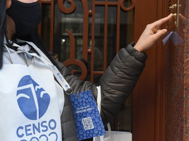 Salta: le tocó censar en la casa de la ex de su pareja y la recibieron con una golpiza