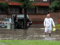 temporal en la ciudad y el conurbano: caos por rayos y anegamientos temporal en la ciudad y el conurbano: caos por rayos y anegamientos