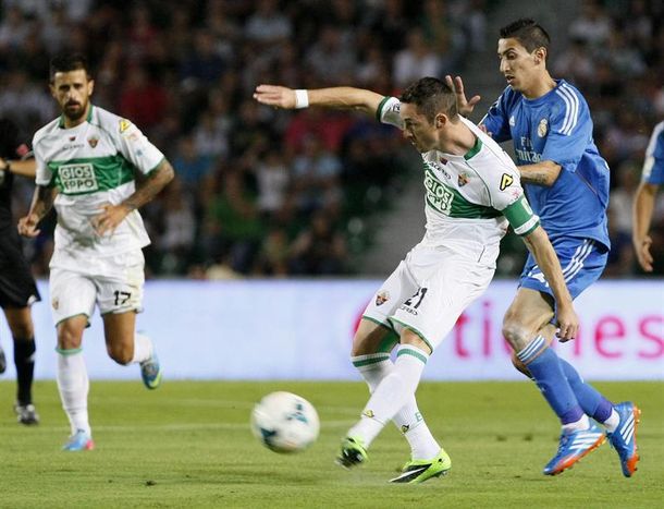 Real Madrid venció al Elche con sufrimiento y polémica