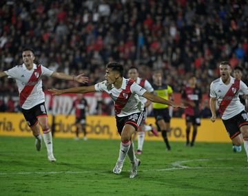 Contra letal de River: el gol agónico de Solari para el triunfo ante Newells